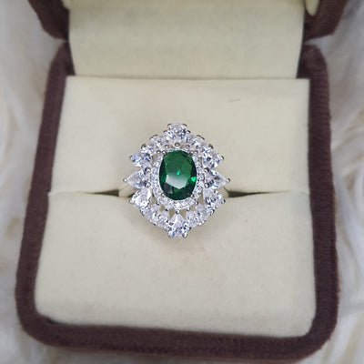 oval-cut green Ring