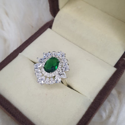 oval-cut green Ring